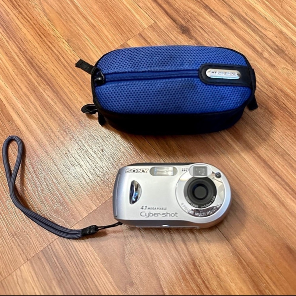 Sony DSC-P41 Cyber-shot 4.1 MP Digital Camera